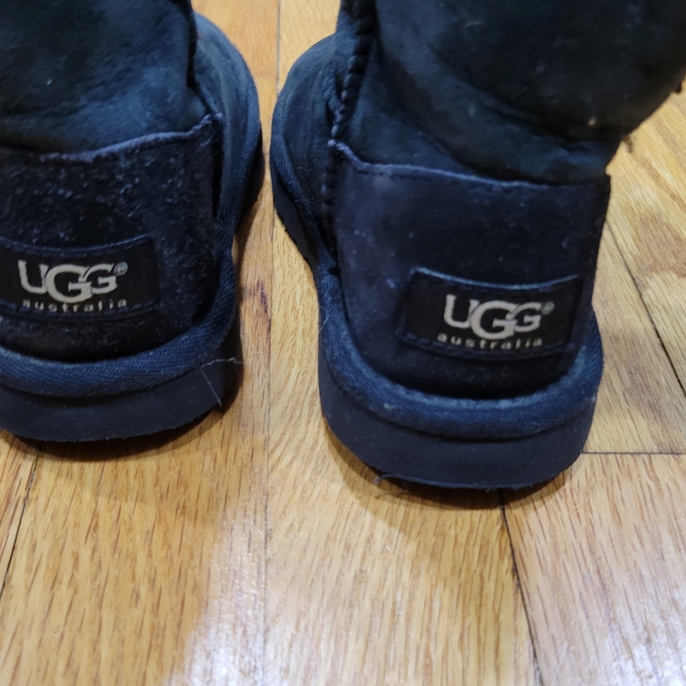 UGG Girls Boots - Picture 6 of 7
